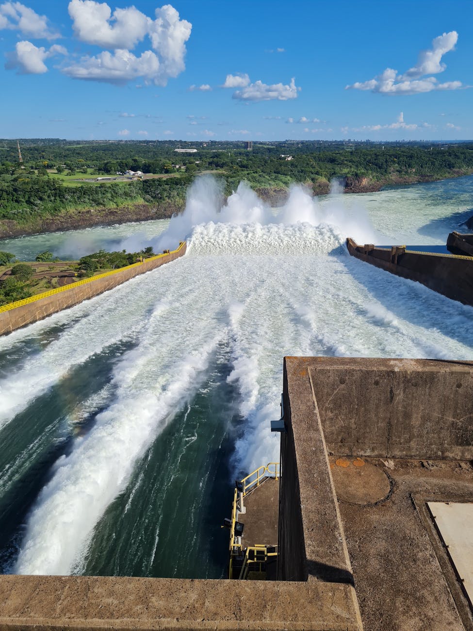 Descubra Como Alcançar a Autossuficiência Energética com Micro-Hidrelétricas